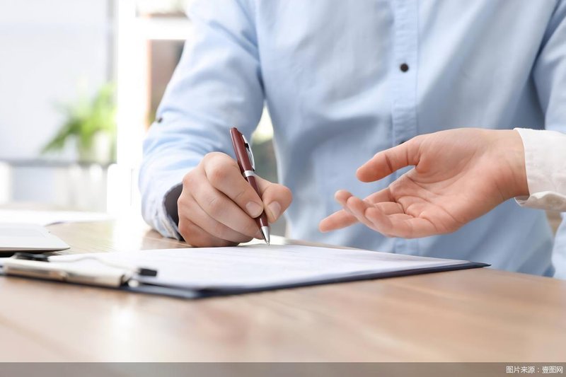 独居时代的“监护空白”谁来填补？全国政协委员鼓励保险等力量入场