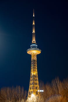 全球央行立场分化加剧；美元指数小幅回升，欧元英镑承压明显。