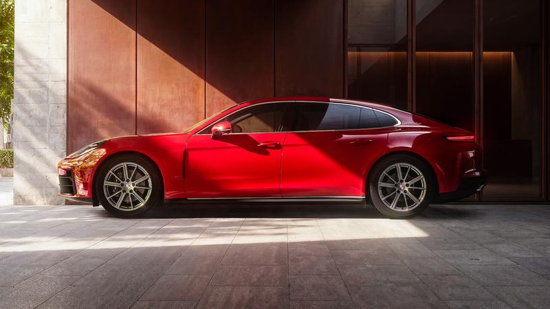  保时捷Panamera尽享版，以智慧定价策略巧妙应对税务调整，彰显豪华轿车新格局。 汽车科技