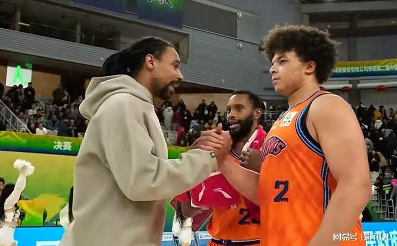  战术权重重构：CBA外援角色演变与上海队冠军隐患 体育新闻