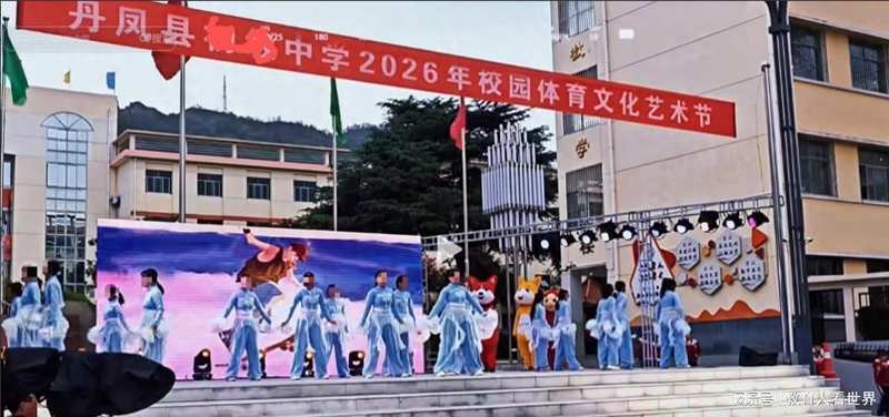  诚信失守的代价：一件演出服引发的家庭教育危机 教育招生